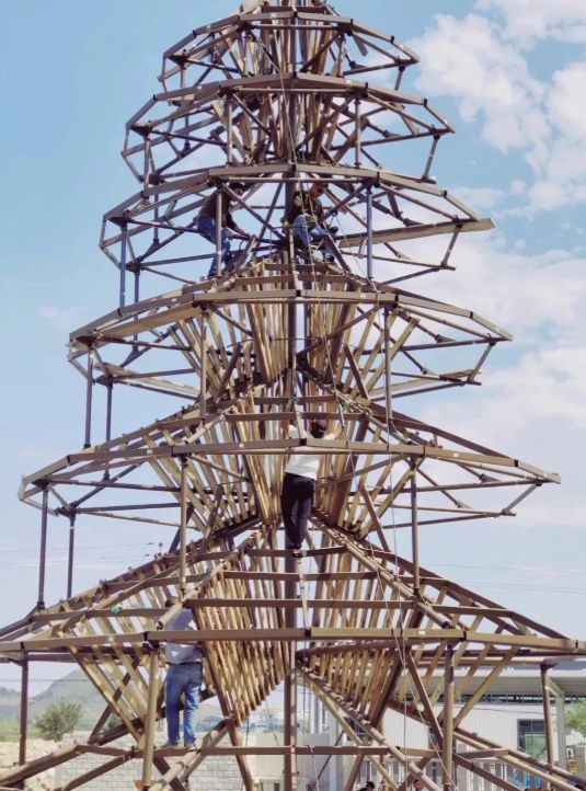 把中国艺术装置 带去火人节