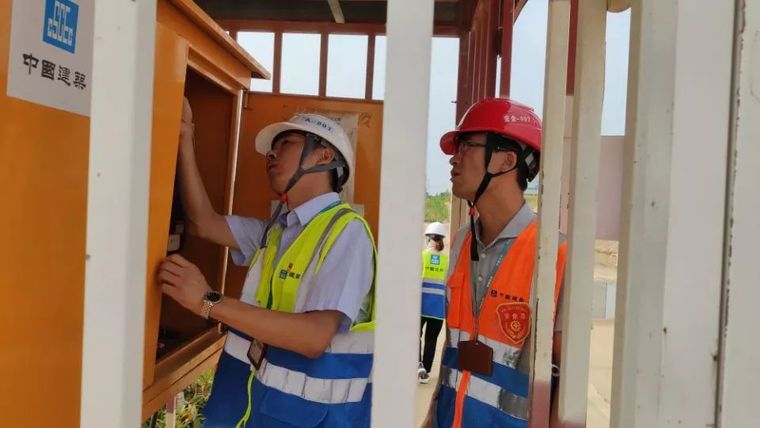 全球最大地下空间工程首仓底板混凝土已浇筑_2