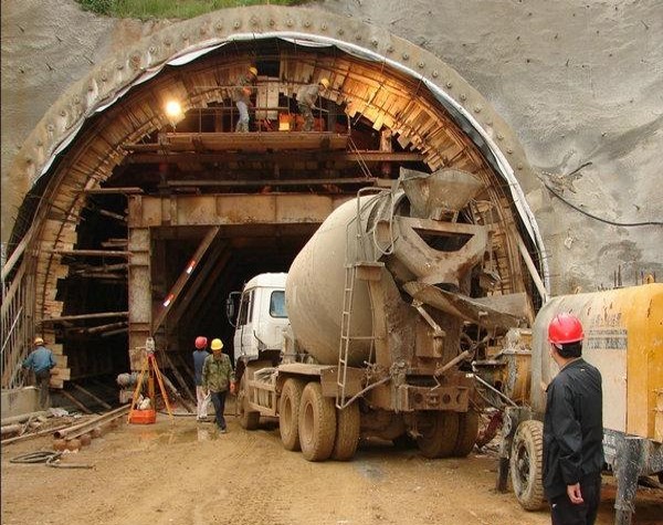 隧道管棚开挖方案资料下载-地铁隧道暗挖断面开挖超前管棚支护方案汇报