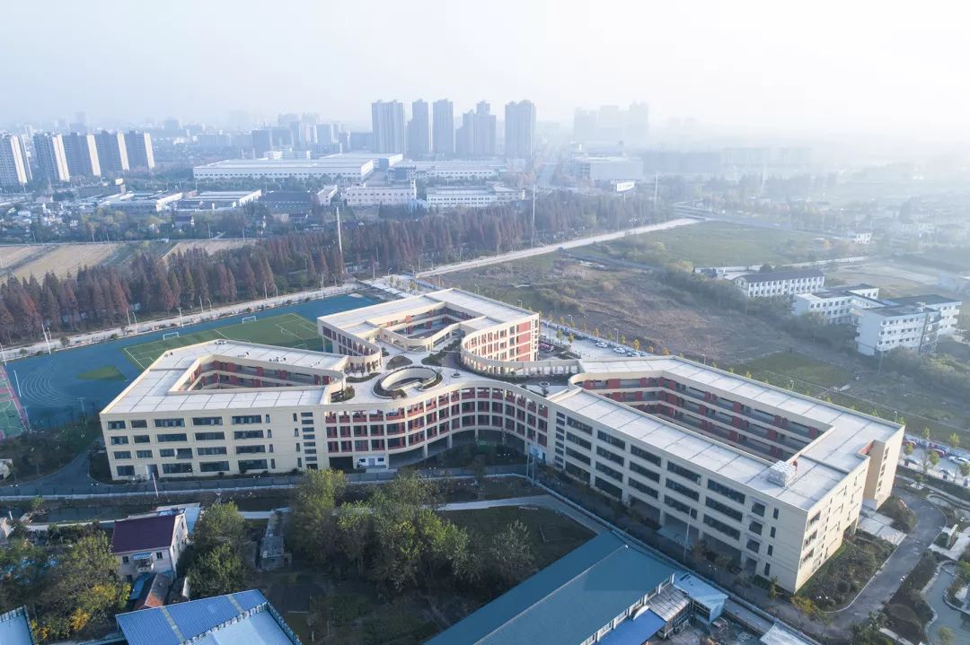 新作| 扬中市外国语中学分部:校园综合体