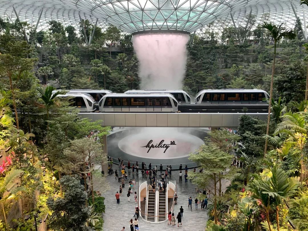 Galería de El aeropuerto de Singapur tendrá la cascada interior más alta del mundo - 2