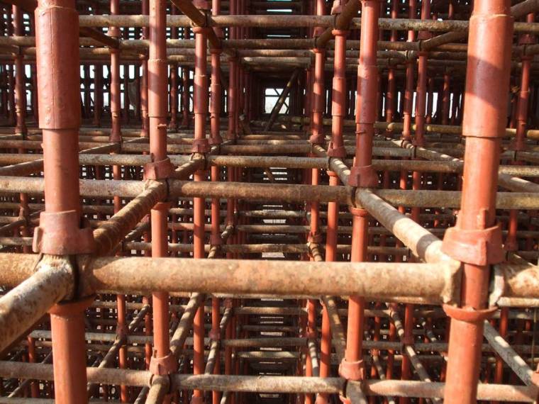 32米高铁支架现浇梁资料下载-现浇梁支架法施工及风险管理（图文）