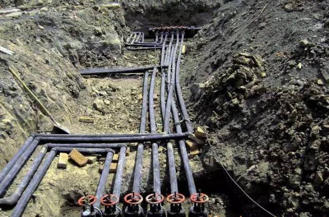 电渗井点适用于渗透系数很小的细颗粒土,如粘土,亚粘土,淤泥和淤泥质