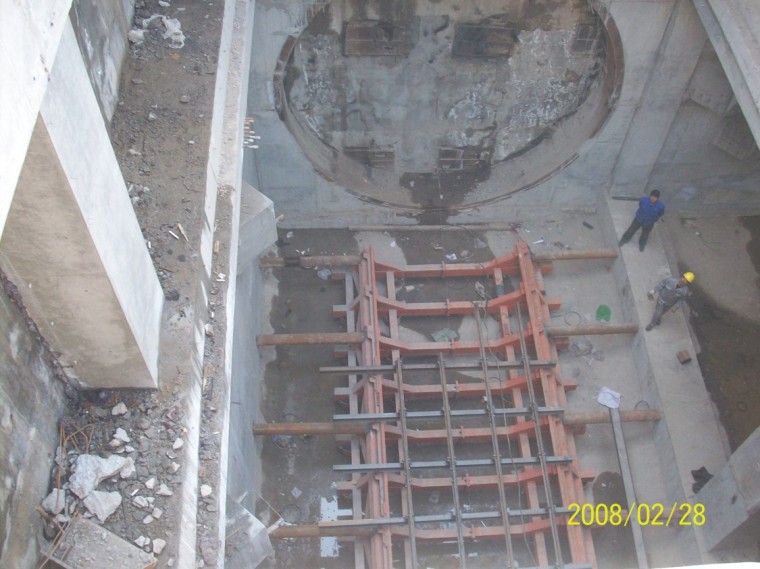 盾构法隧道施工施工工艺及工程实例-盾构基座安装加固