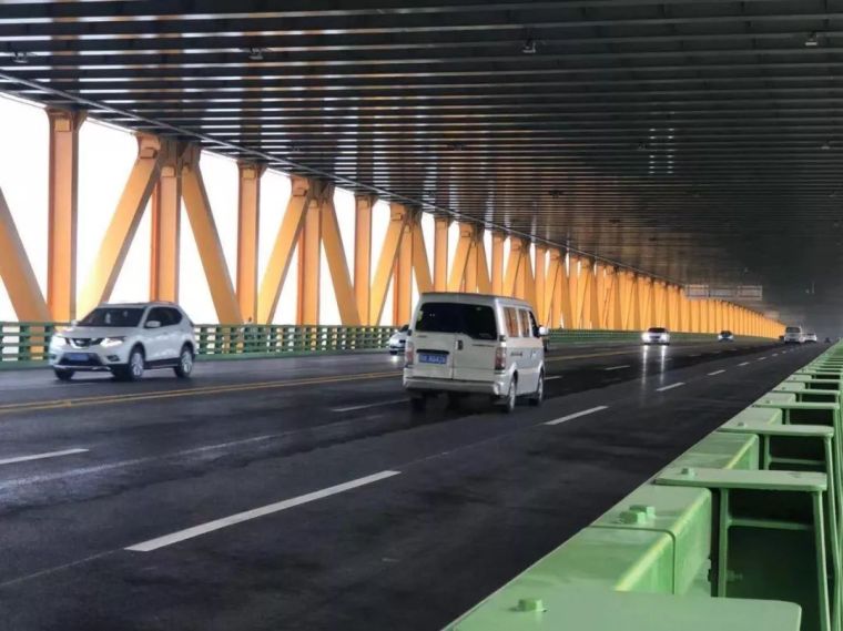 30米悬索桥资料下载-世界上跨度最大的双层公路悬索桥通车