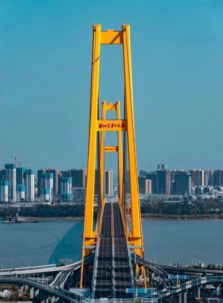 22米跨度梁资料下载-世界跨度最大双层悬索桥正式通车