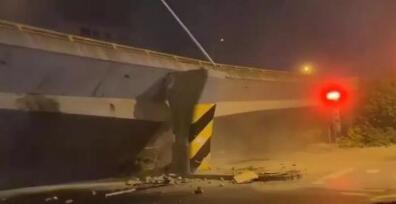 高架桥下停车场施工图资料下载-无锡高架桥坍塌已致3死2伤