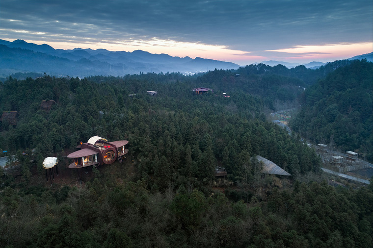 齐云山树屋世界-002-qiyun-mountain-tree-house-china-by-chongqing-wisto-landscape-design-co-ltd-shanghai-atelier-design-continuum-shanghai-jund-architects-co-ltd-anhui-xiangyuan-freedom-home-holiday-camp-manage