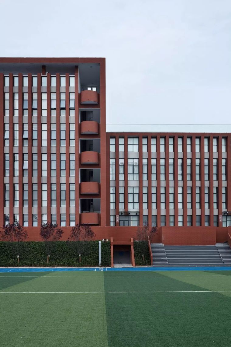 方形的组合,产生多层次的互动空间 —— 西安市航天城第一中学
