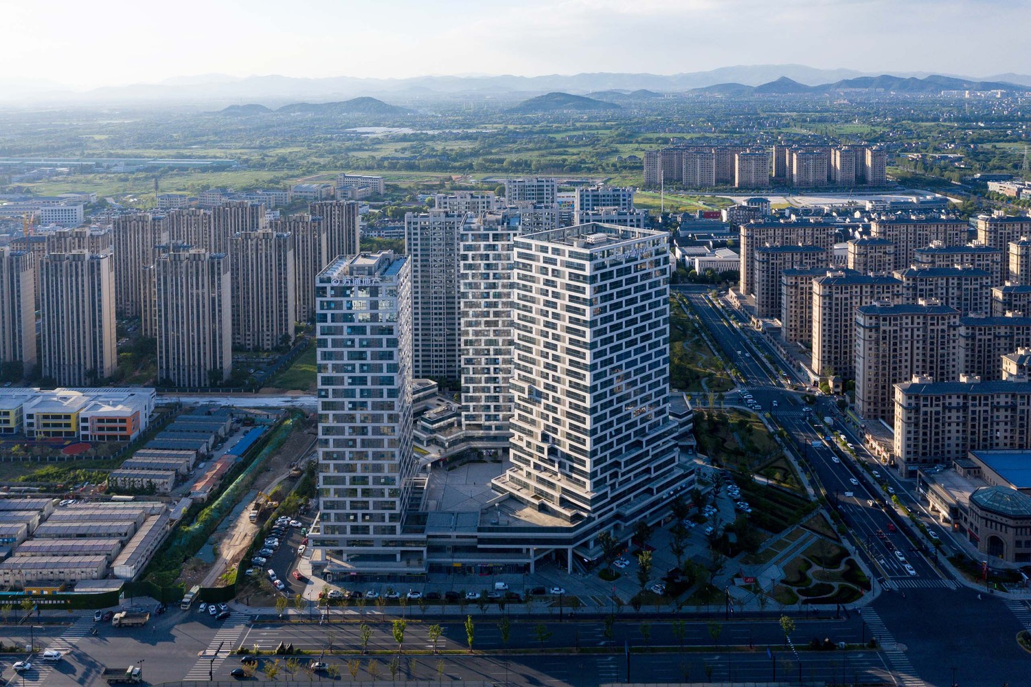 杭州未来科技城万通中心-CLOU Architects-商业建筑案例-筑龙建筑设计论坛