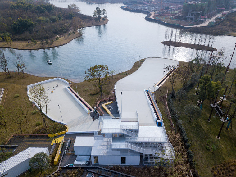 成都麓湖生态城麓客岛旱雪场