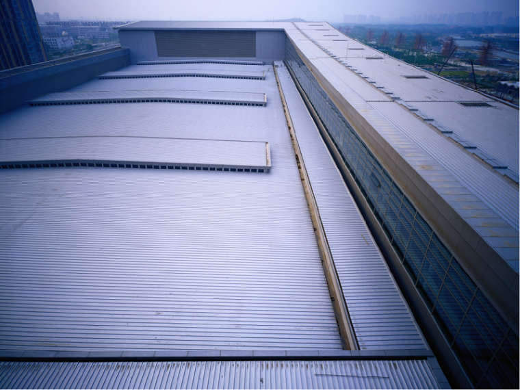 铝镁锰屋面板案例资料下载-多功能直立锁边铝镁锰合金金属屋面施工工法