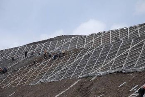 公路深挖路堑高边坡设计优化及加固措施研究