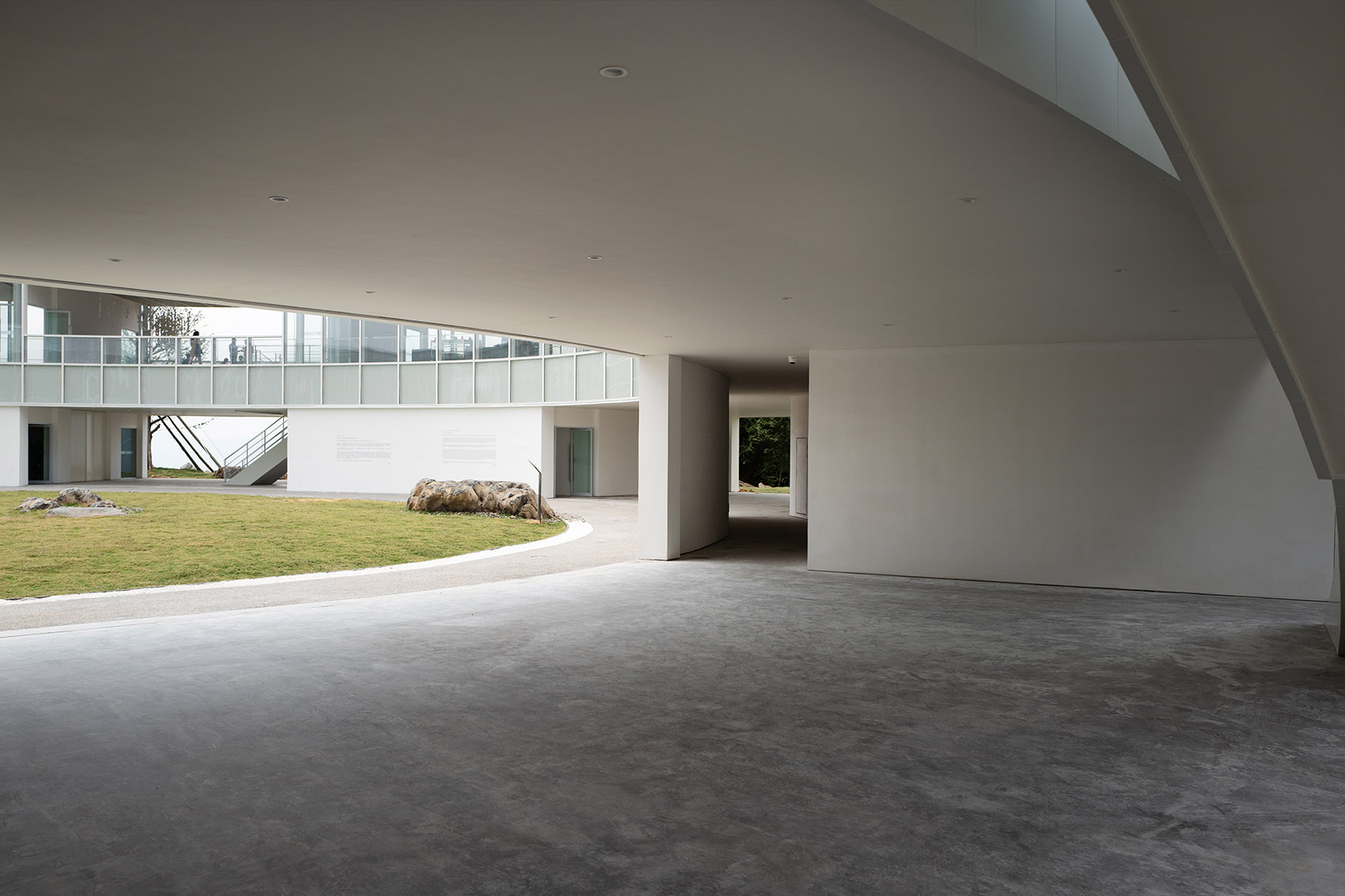 漂浮于山间的光环：武隆·懒坝美术馆 / C+ Architects | 建筑学院