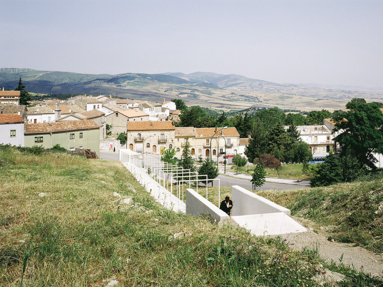 景观步道台阶做法资料下载-意大利Orsara di Puglia人行步道
