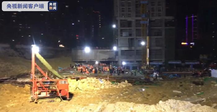 地下库停车场资料下载-8死2伤！贵阳一在建停车场垮塌现场一片狼藉