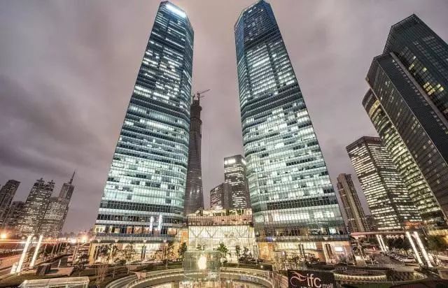 庭院铺贴cad资料下载-详解!BIM如何让上海国际金融中心闪耀东方