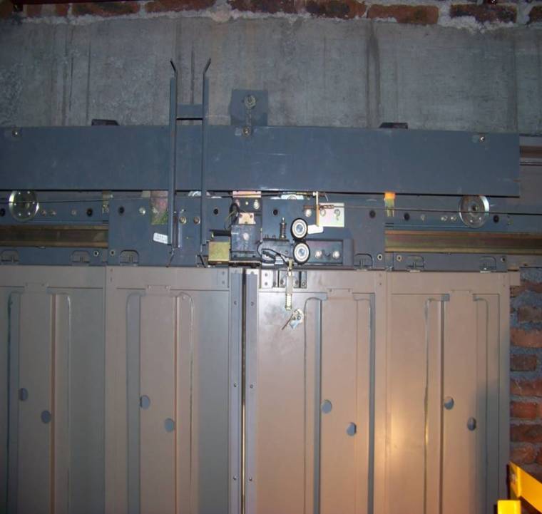 电子感应门安装工艺资料下载-电梯厅门安装工艺 （流程分析）