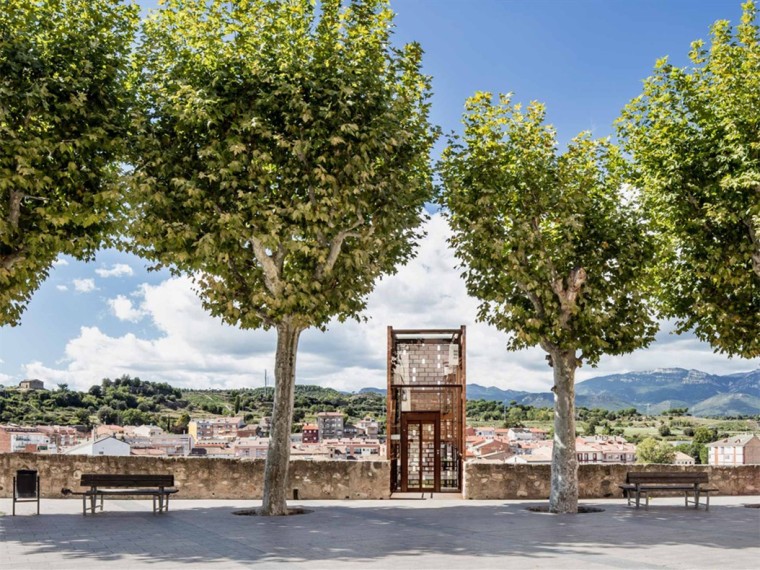 西班牙吉罗内拉历史中心的新通道景观