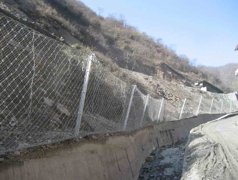 特殊地段路基处理资料下载-特殊条件下路基施工之崩塌地段的路基施工