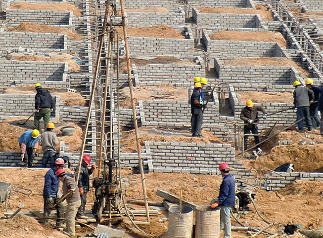 地下室减压抗浮资料下载-QC提高深大地下室抗浮锚杆施工质量（30页）