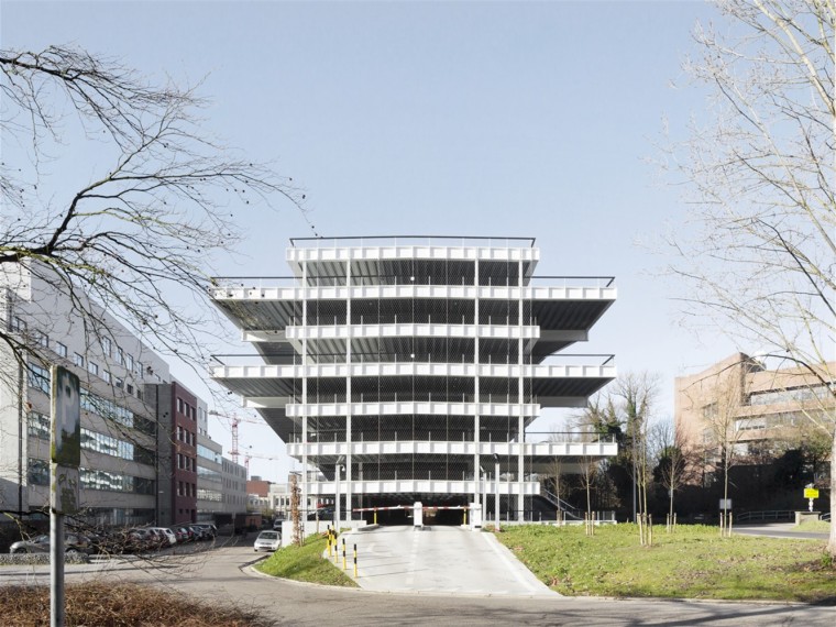 双排自行车钢结构车棚资料下载-比利时IMEC微电子研究中心停车场