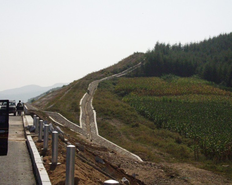 山区路基图纸资料下载-提高山区道路路基设计水平(图文并茂)