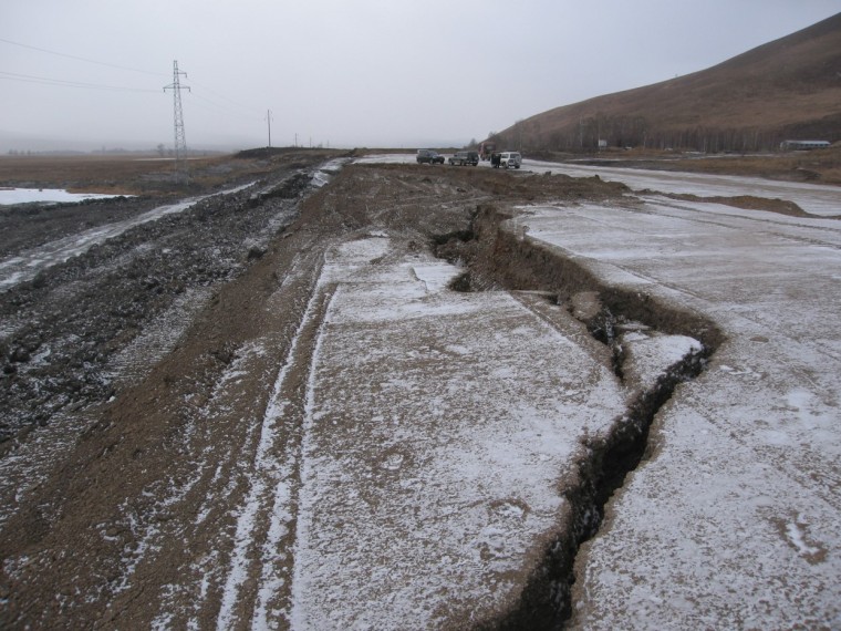 潮湿、软土及冻土特殊路基施工技术-冻土融沉塌陷