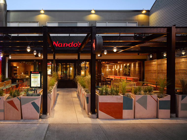 加拿大西街Nando’s 餐厅皇后店-1-nandos-queen-west-by-designagency