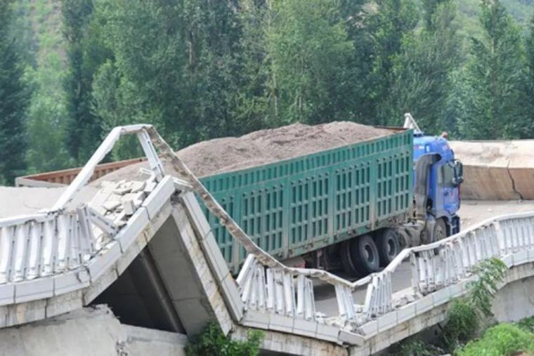 道路交通安全设备资料下载-超限超载车辆全面禁止上高速！这个省出手了