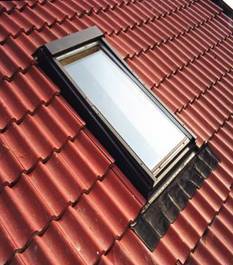 屋顶绿化施工方案举例资料下载-斜屋顶窗安装施工方案