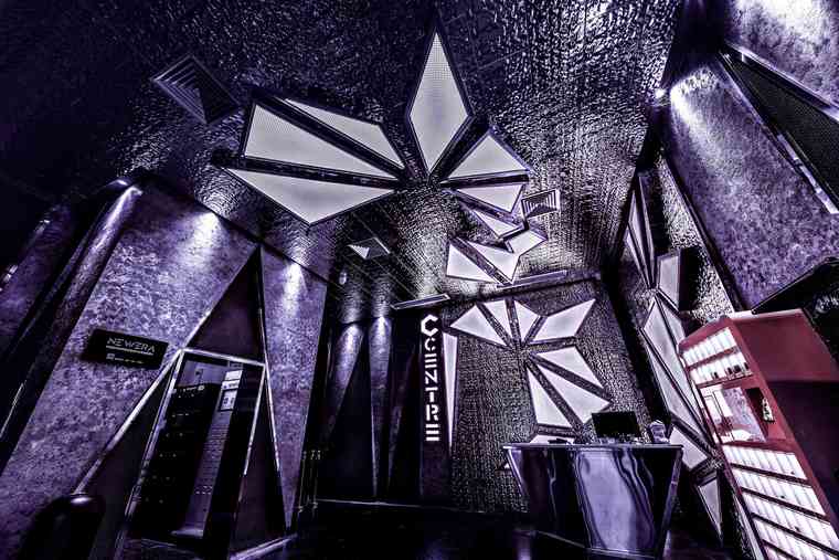 [分享]巨型空间享受未来式蹦迪体验 centre club