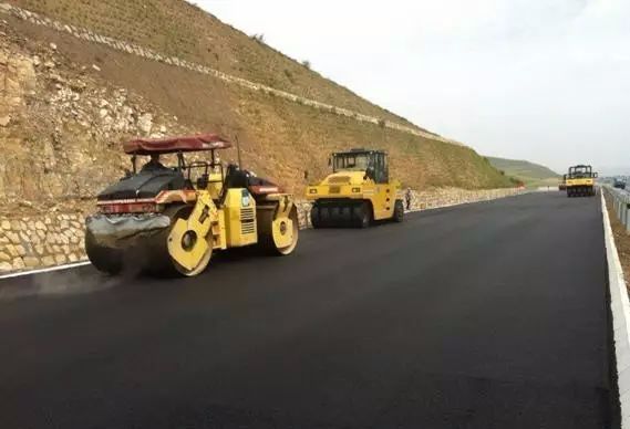 公路工程路面施工安全管理细节_43