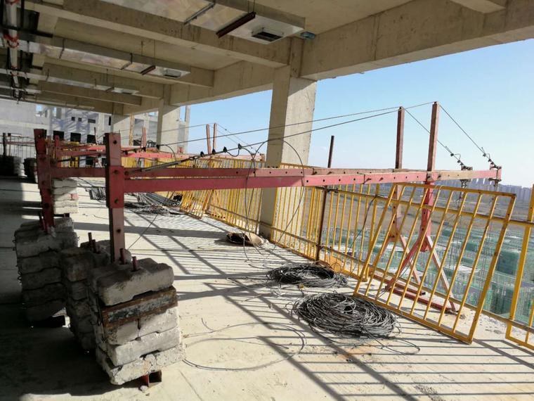 49吊篮搭设现场图片