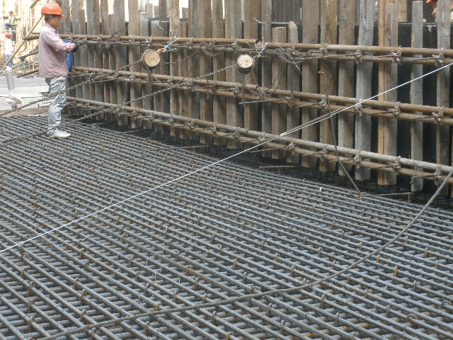钢管柱盖挖逆作法资料下载-地下三层基坑盖挖逆作法及主体结构施工方案