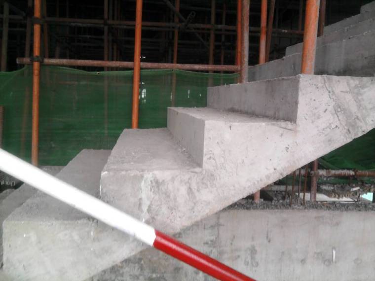 钢制定型楼梯模板工法总结资料下载-楼梯踏步模板凹槽限位安装施工工法