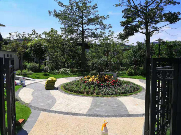 200别墅户型资料下载-广州花都830㎡别墅花园景观设计，既有丰富