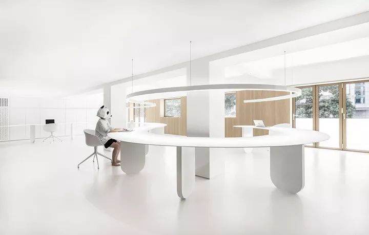办公空间设计80平方米资料下载-寸匠熊猫建筑设计厦门办公设计欣赏