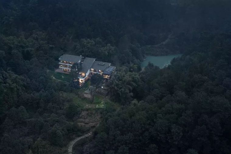 钢结构山地建筑资料下载-虎峰山.寺下山隐民宿 | 悦集建筑设计