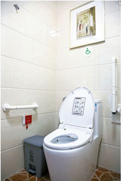 医院厕所的精细化设计_2