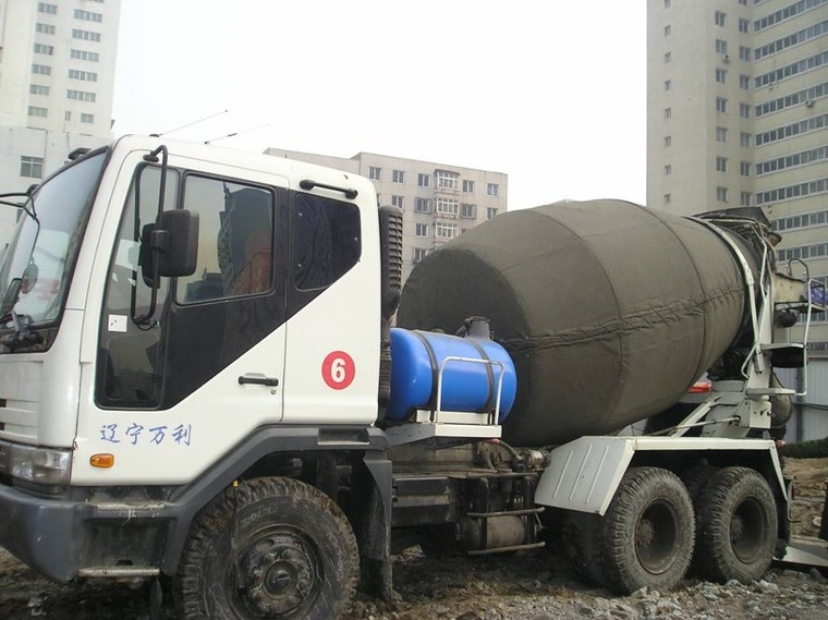 增加保温层的混凝土运输车