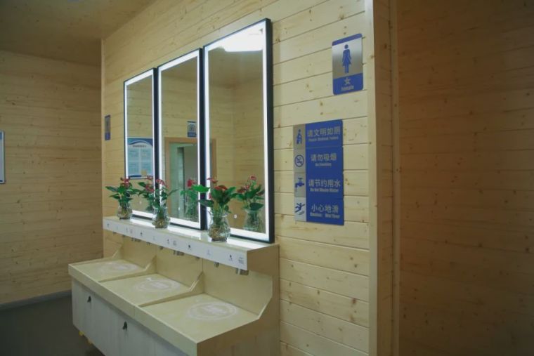 装配式公厕cad资料下载-分享首座“高颜值黑科技”木结构装配式公厕