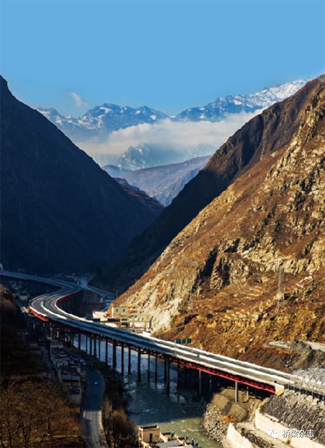 川西风格景观资料下载-峡谷巨龙越川西——记汶川克枯大桥