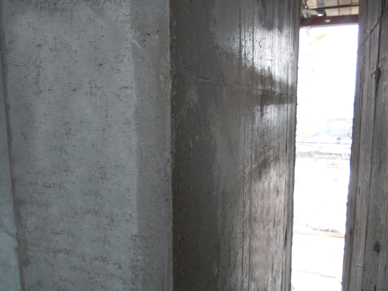 [QC成果报告]伸缩缝新型模板的研发汇报PPT-04混凝土表面较为光滑，平整度良好