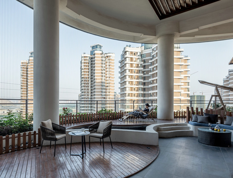 [湖北]-武汉国博新城340平超大院子空中平墅