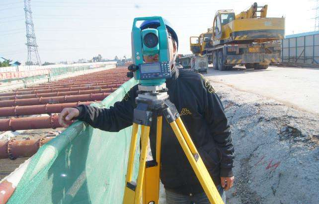 街道施工测量资料下载-市政道路工程施工测量放线方法与技巧