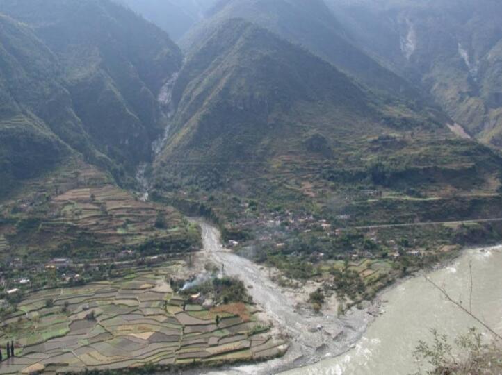 崩滑流地质灾害资料下载-地质灾害成因机理及特点（169页）