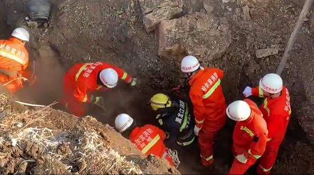 管径流量与压力关系表视频资料下载-哈尔滨一污水管网施工塌方：1人被救出死亡