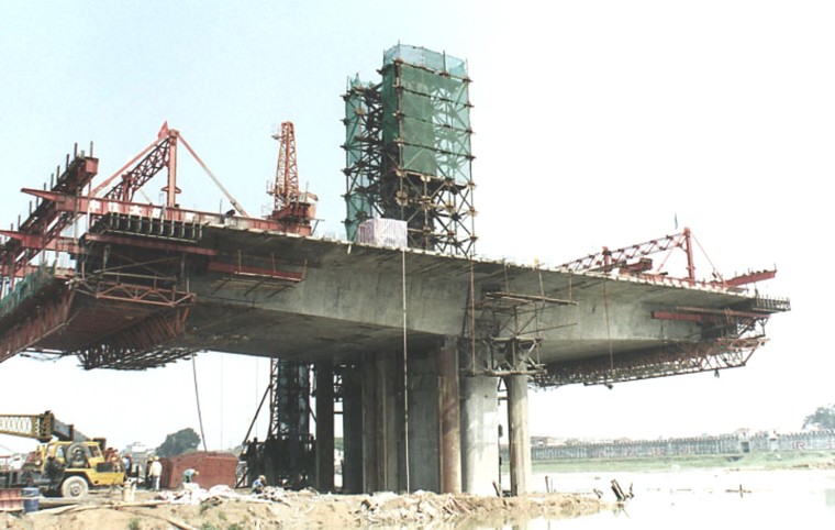 桥梁架设的施工工艺资料下载-桥梁逐孔架设、顶推、挂篮及主体法施工工艺