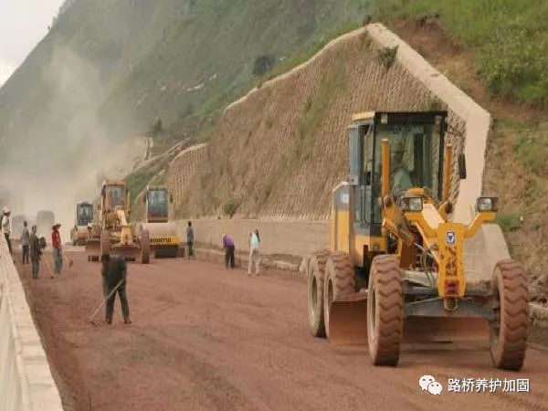 土石方路基施工图文视频资料下载-道路施工41大禁忌